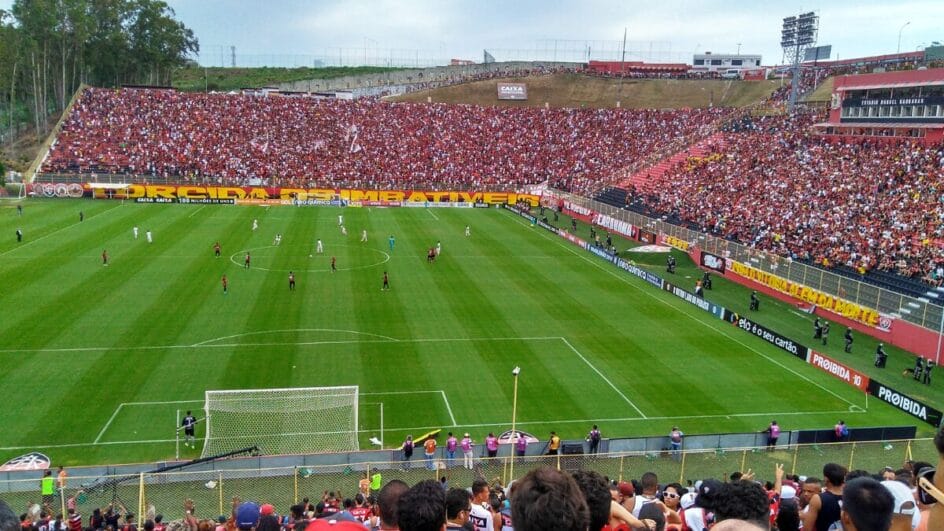 Arena Barradão, em Salvador - (Foto: Jaorge, Wikimedia Commons)