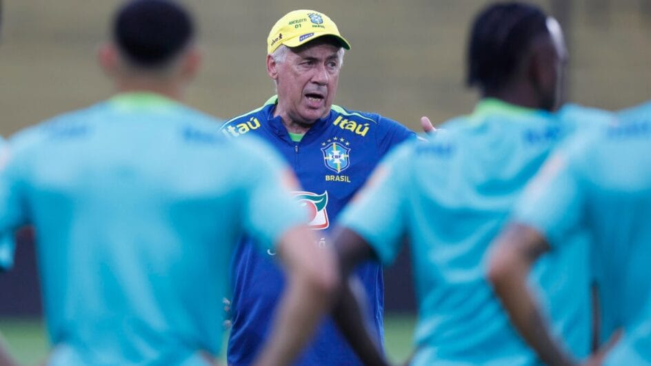 Ancelotti comandando a Seleção Brasileira na preparação para as Eliminatórias da Copa do Mundo 2026 - (Foto: @rafaelribeirorio, CBF)