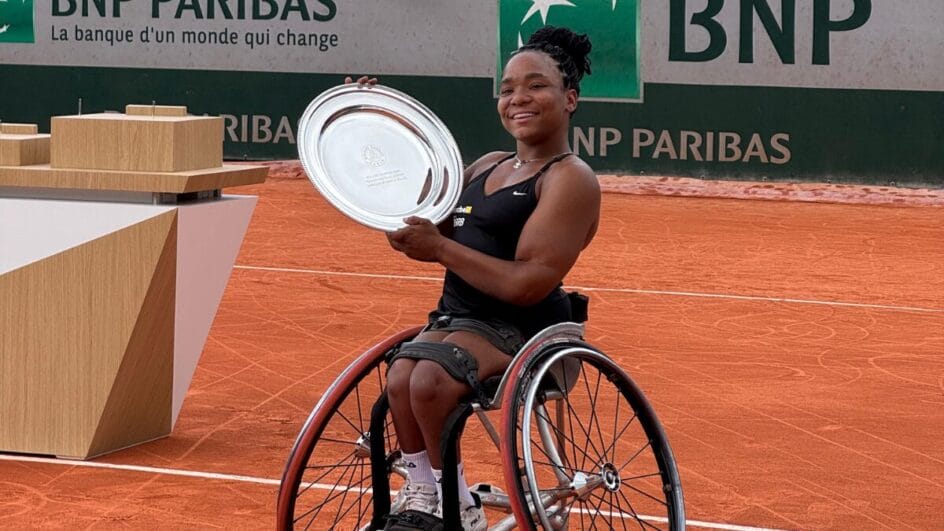 Vitória Miranda venceu o torneio de simples júnior em cadeira de rodas em Roland Garros 2025 - (Foto: Arquivo Pessoal)