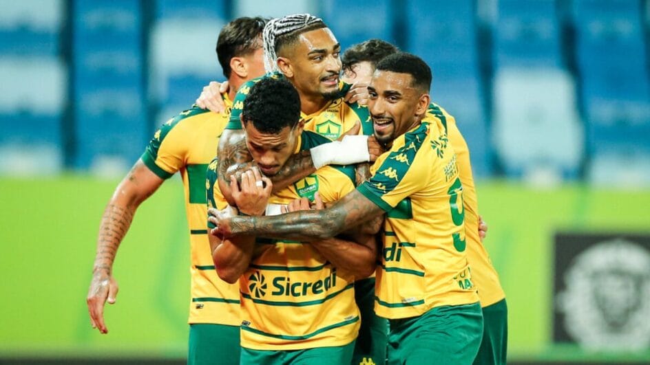 Cuiabá enfrenta o Paysandu na 11ª rodada da Série B 2025 (Foto: Asscom Dourado, Divulgação)