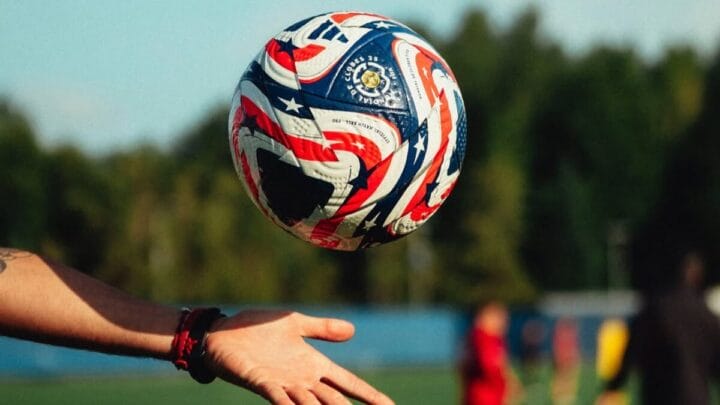 Bola da Copa do Mundo de Clubes (Foto: Redes Sociais, River Plate)