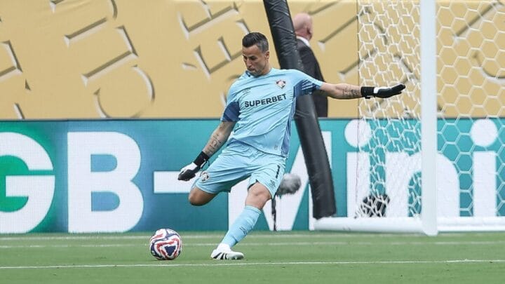 Goleiro do Fluminense pode ultrapassar recorde histórico no futebol ainda em 2025 (Foto: Marcelo Gonçalves, Fluminense FC)