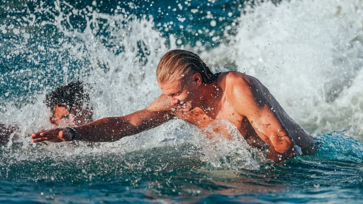 Haaland nadando em Boca Raton, na Flórida (Foto: Redes Sociais)