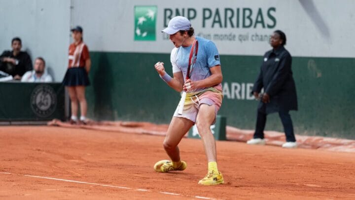 Fonseca em Roland Garros 2025 (Foto: Johan Sonnet, FFT)
