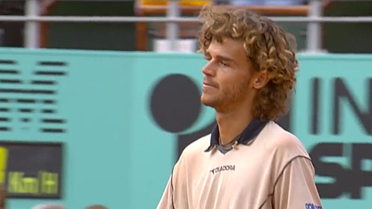 Gustavo Kuerten na final de Roland Garros 2000 - (Foto: Reprodução, Youtube, FFT)