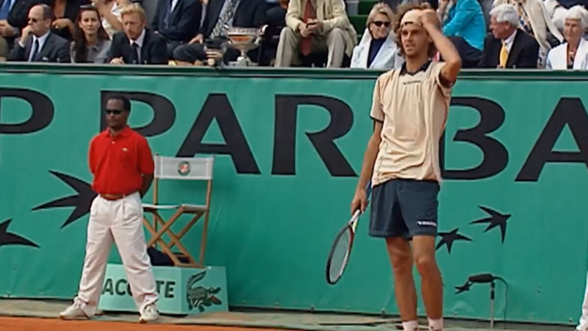 Gustavo Kuerten na final de Roland Garros 2000 - (Foto: Reprodução, Youtube, FFT)