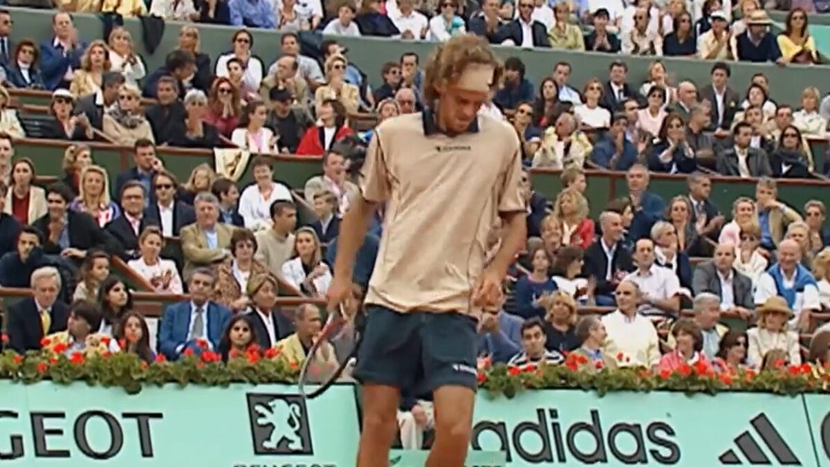 Gustavo Kuerten na final de Roland Garros 2000 - (Foto: Reprodução, Youtube, FFT)