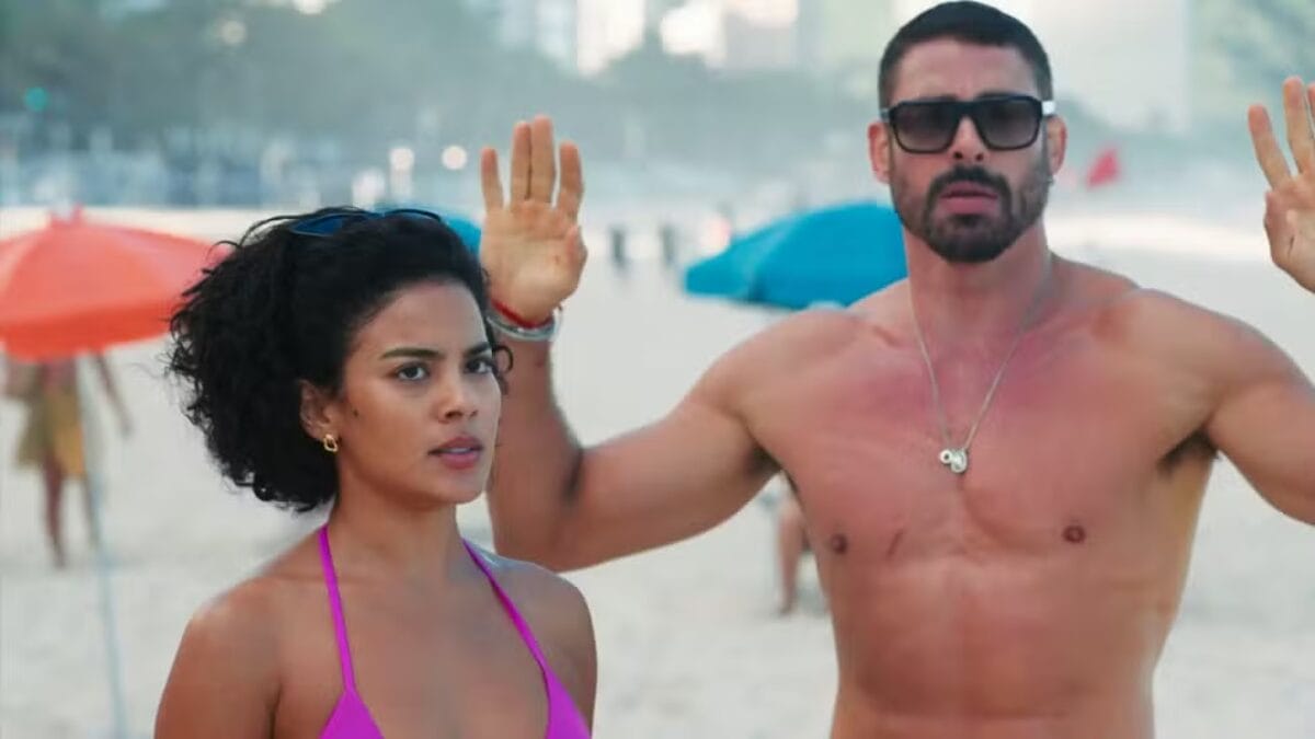 Em Vale Tudo, após ser flagrada com César, Maria de Fátima consegue inverter a situação — Foto: Globo