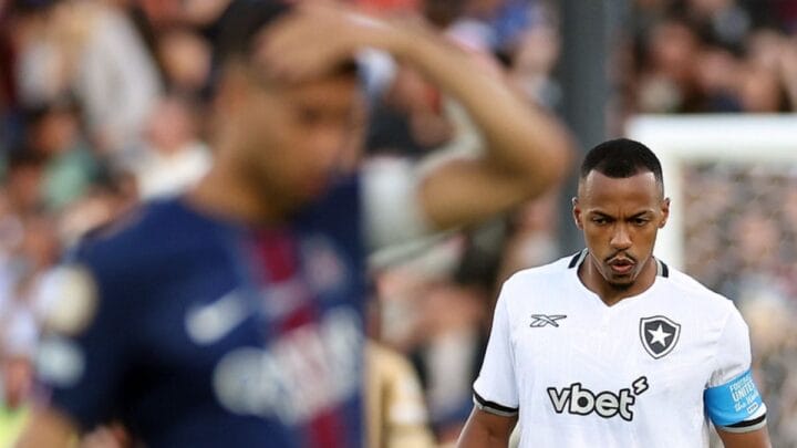Marlon Freitas em ação pelo Botafogo contra o PSG (Foto: Vítor Silva, Botafogo)
