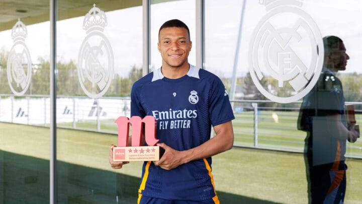 Mbappé recebeu prêmio de Jogador Cinco Estrelas do Real Madrid na temporada 2024/25