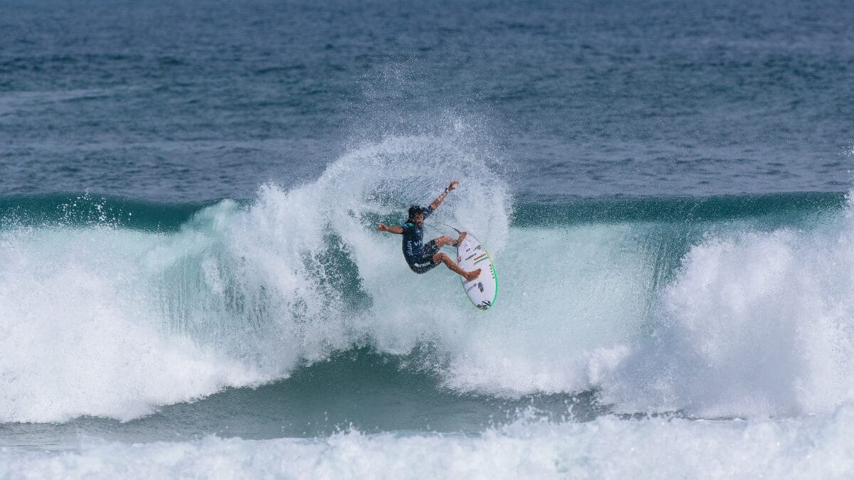 miguel pupo surfando