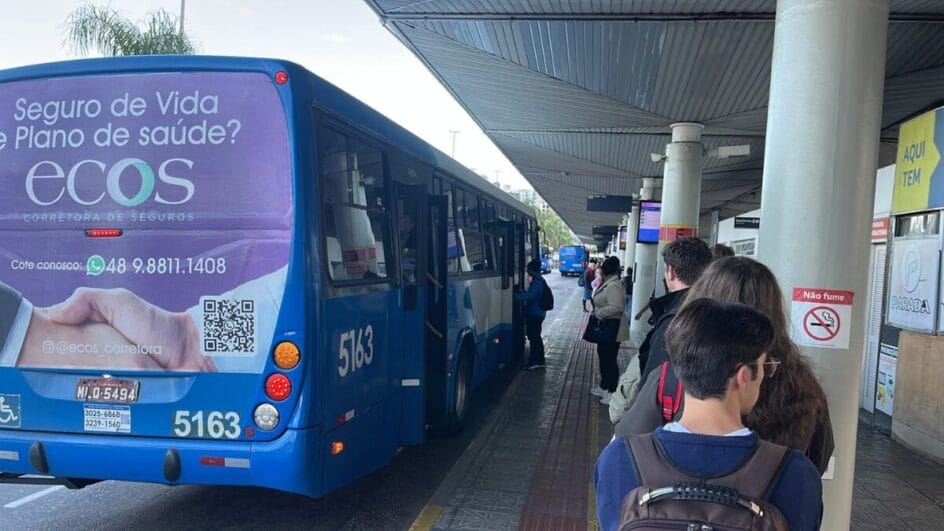 Moradores de Florianópolis enfrentam paralisação de ônibus após decreto de greve (3)