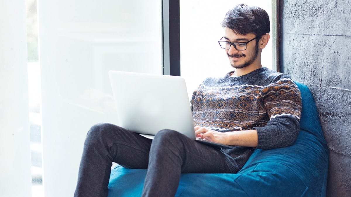 Entenda por que o notebook pode prejudicar seus espermatozoides (Foto: Freepik)