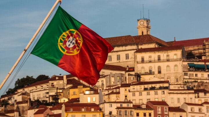 Portugal notifica 5,3 mil brasileiros para que deixem o país