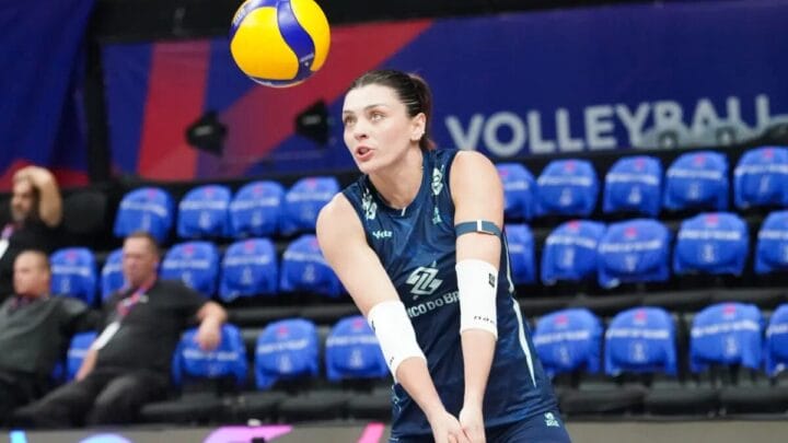 Rosamaria em treino da Seleção Brasileira pela VNL 2025