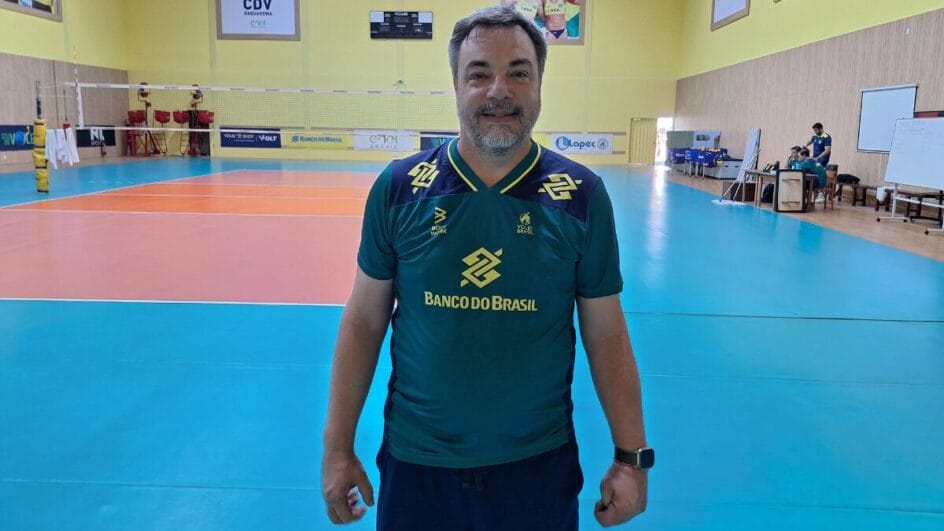 Técnico da seleção sub-26 Fabiano Ribeiro, o Magoo