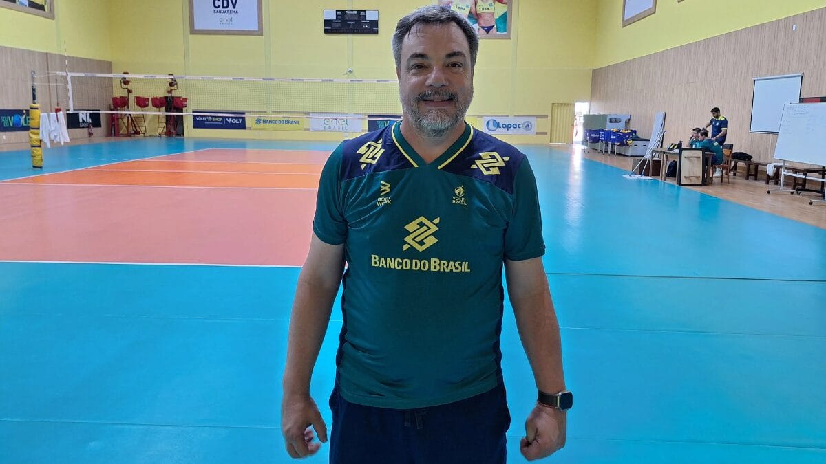 Técnico da seleção sub-26 Fabiano Ribeiro, o Magoo