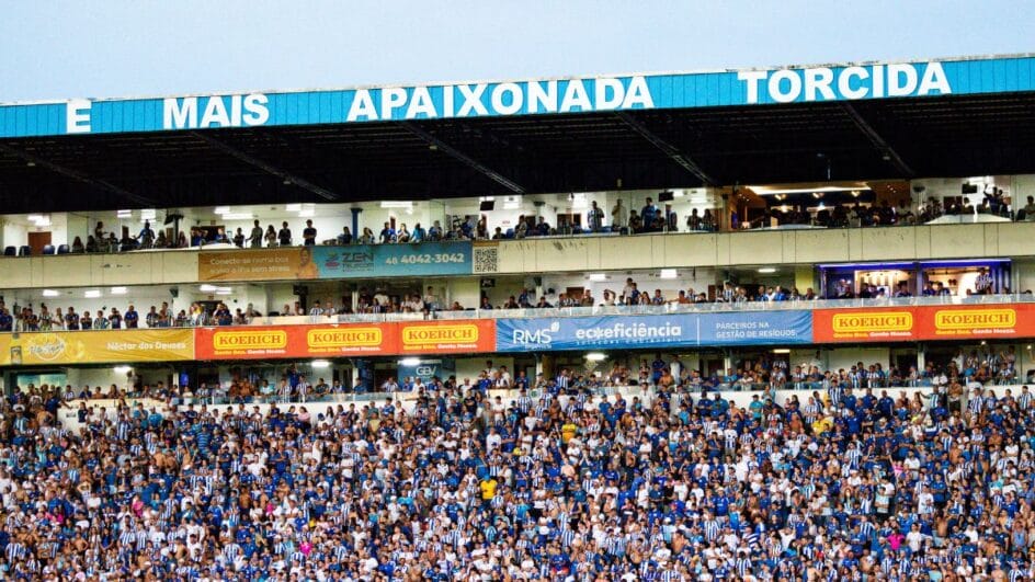 Avaí faz brincadeira para o Dia dos Namorados (Foto: Karolina Silva, Avaí F.C)