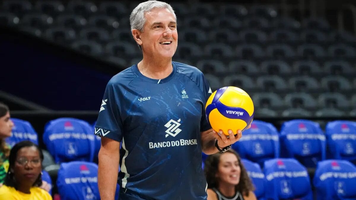 Treinador da Seleção Brasileira feminina, Zé Roberto