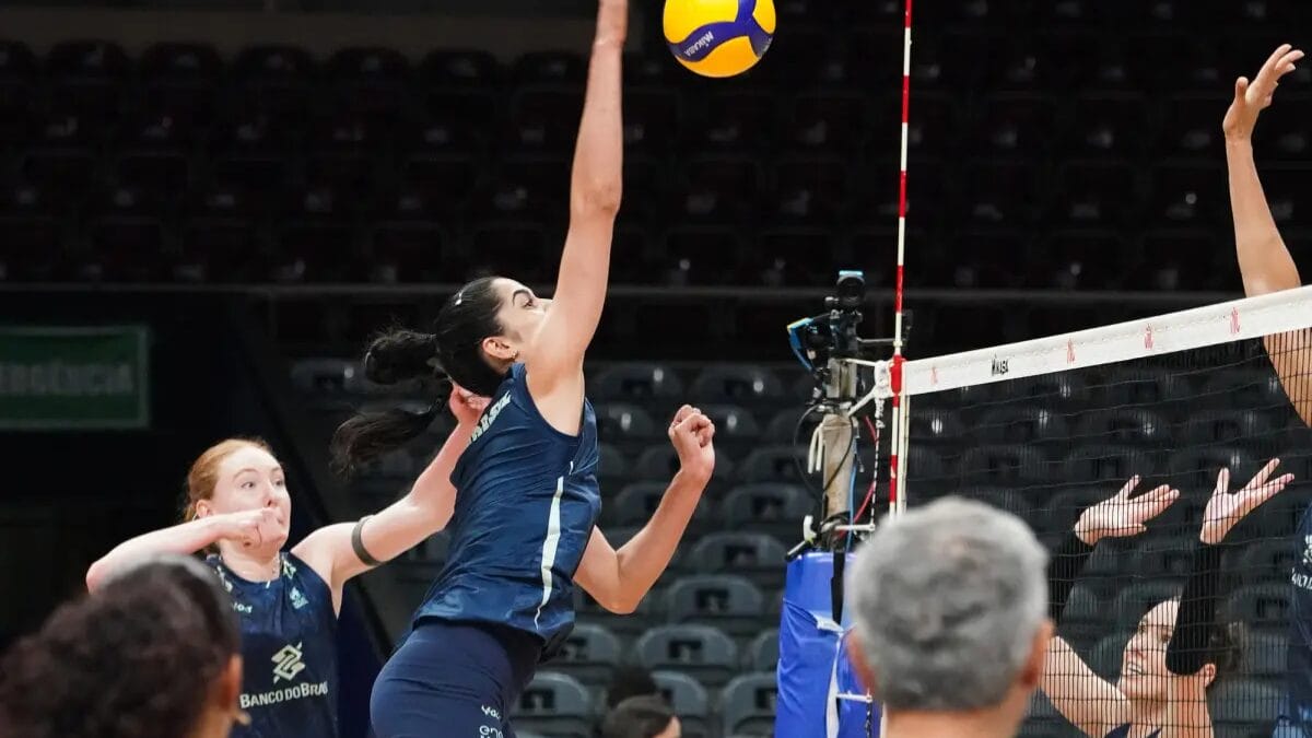 Treino da Seleção Brasileira feminina para a VNL 2025
