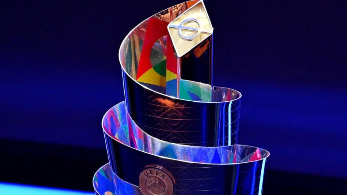 Troféu da Liga das Nações da UEFA no sorteio em Paris
