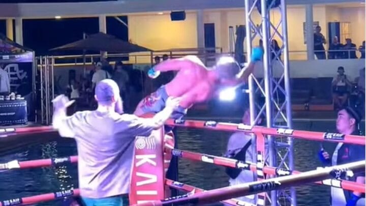 Lutador de boxe sofre choque elétrico em ringue montado em cima de piscina,