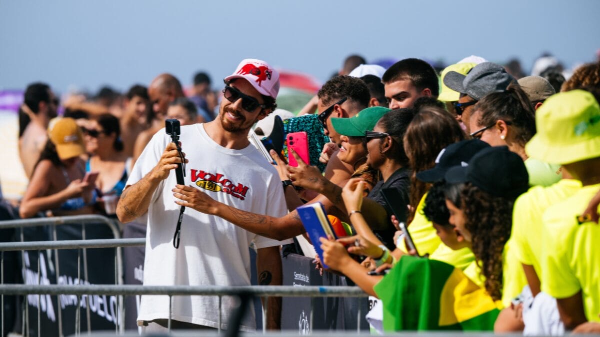 yago dora com os fãs