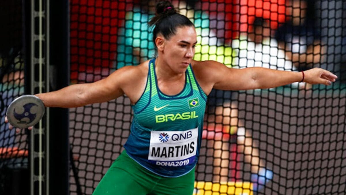 fernanda de braços abertos