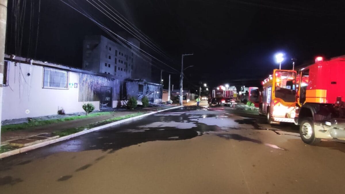 Restaurante é destruído por incêndio em Chapecó