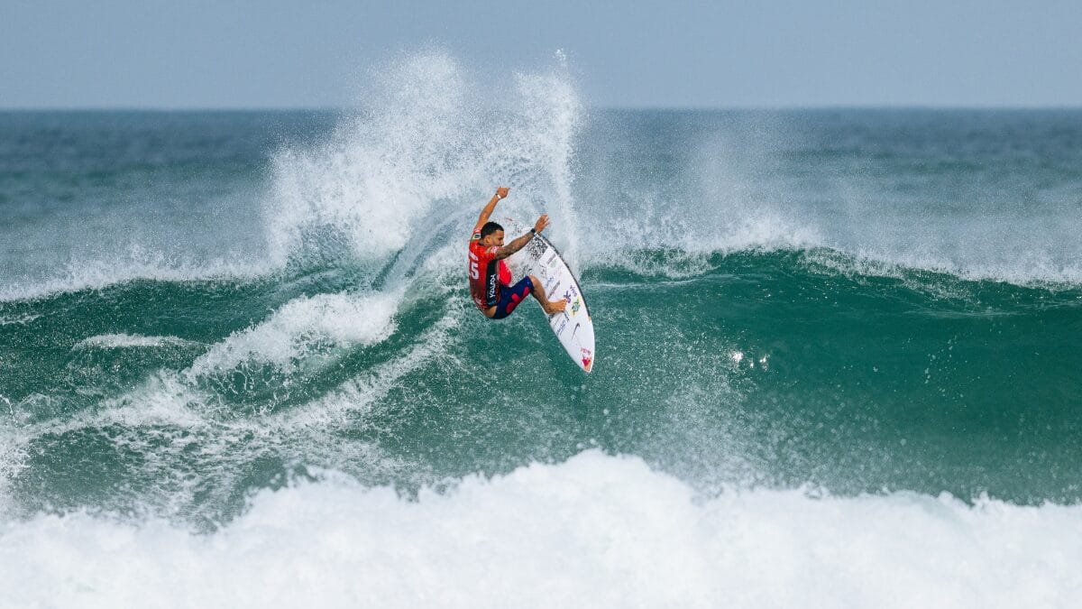 ítalo ferreira surfando