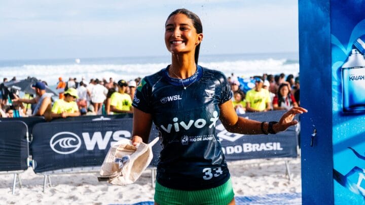 luana sorrindo