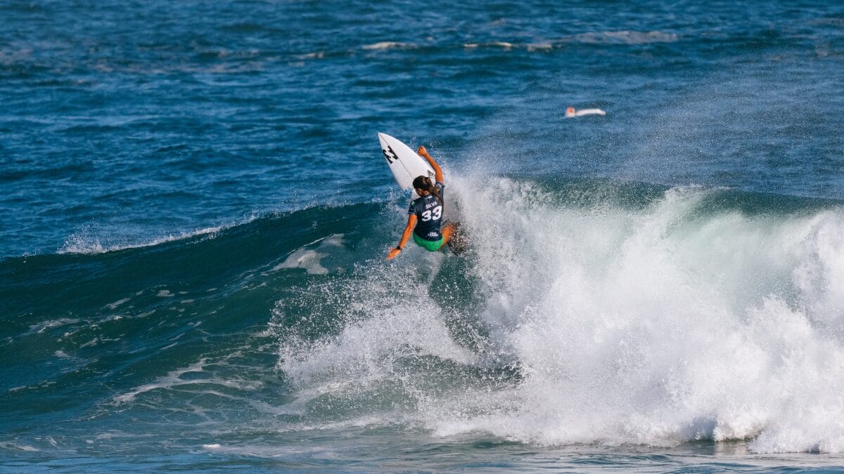luana silva surfando
