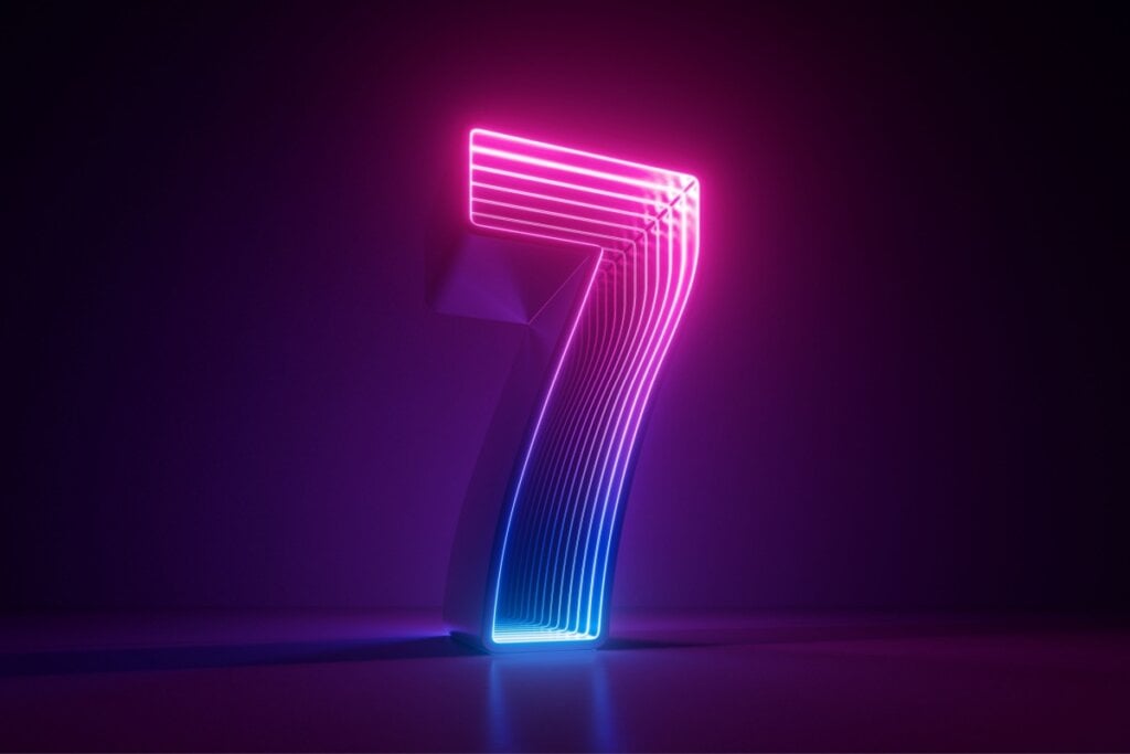 Ilustração do número sete em rosa e azul em um fundo preto