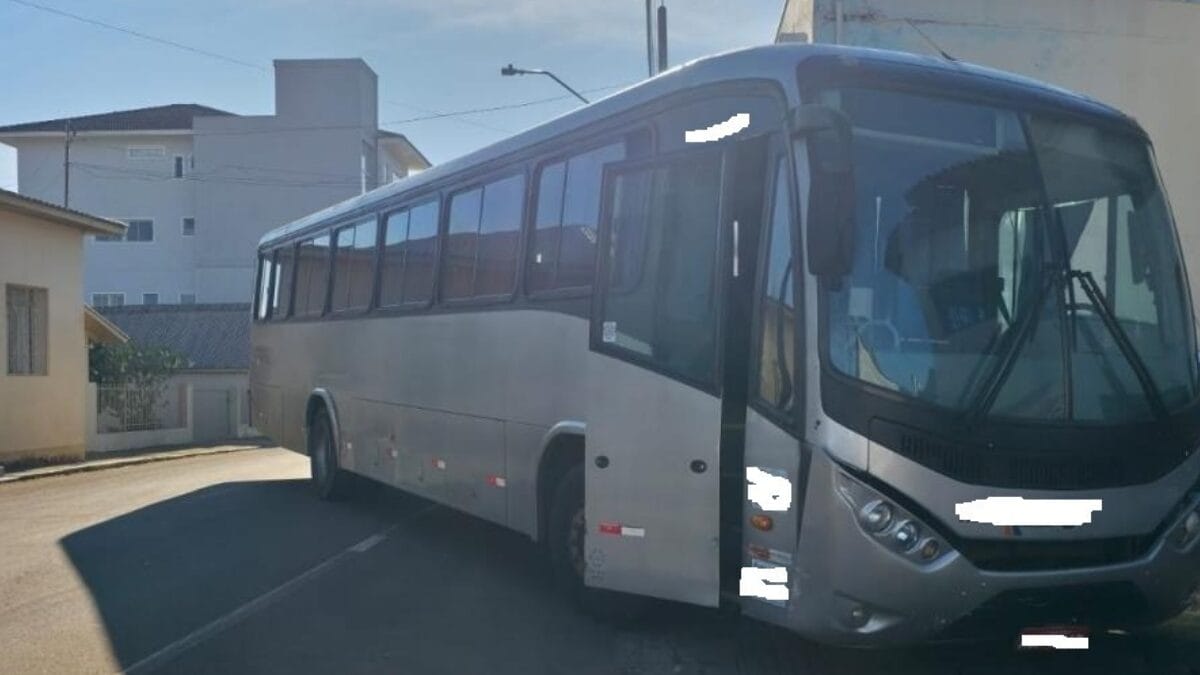 Ônibus foi encontrado em Campos Novos, a cerca de 60 km de distância de Videira (Foto: PMSC, Divulgação)
