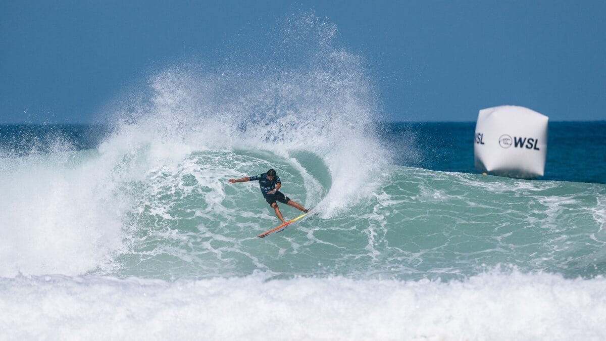 Miguel Pupo rasgando