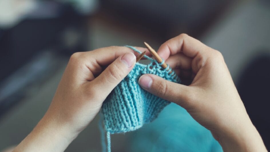 Tricot auxilia na capacidade motora fina. Imagem: PxHere