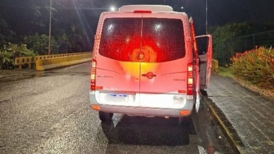 Van de músicos com "forte odor de maconha" é abordada duas vezes antes de apresentação em SC