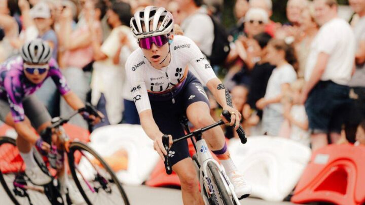 Ciclista no Tour de France feminino 2025