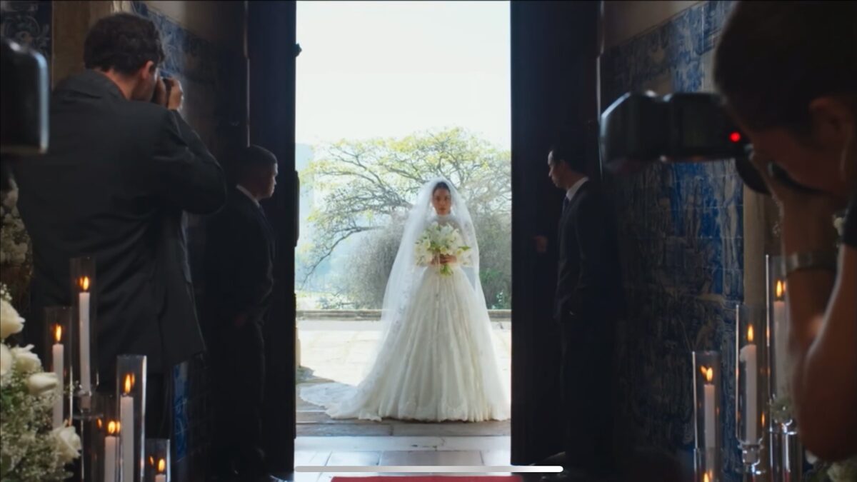 Abrem-se as portas da igreja