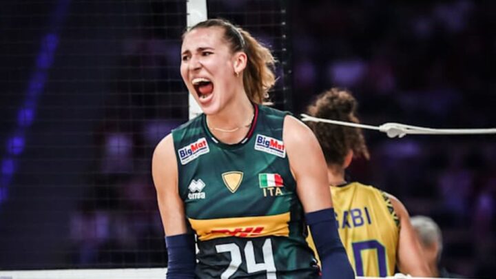 Oposta Antropova tem 2,02m de altura (Foto: divulgação FIVB)