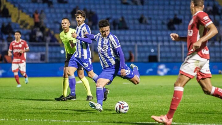 Jogador do avaí em confronto pela Série B 2025