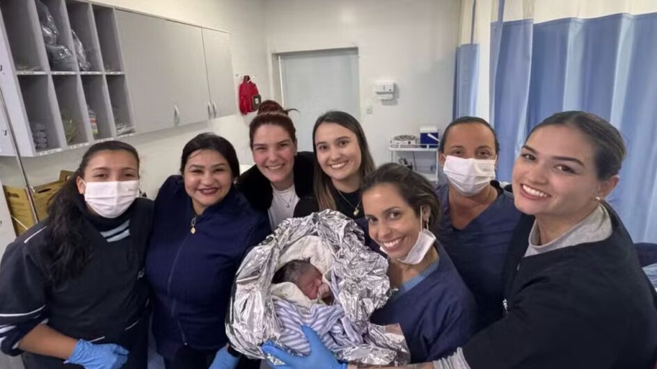 Bebê nasce em cidade que não registrava nascimentos há 29 anos