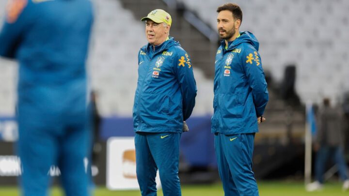 Davide atua com o pai na Seleção Brasileira (Foto: Rafael Ribeiro, CBF)