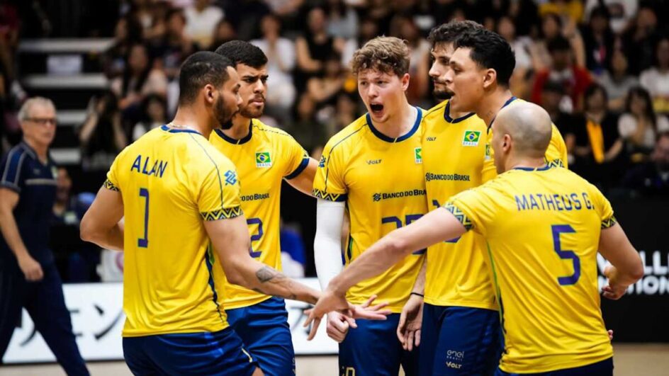 Seleção Brasileira masculina de vôlei comemorando na VNL 2025