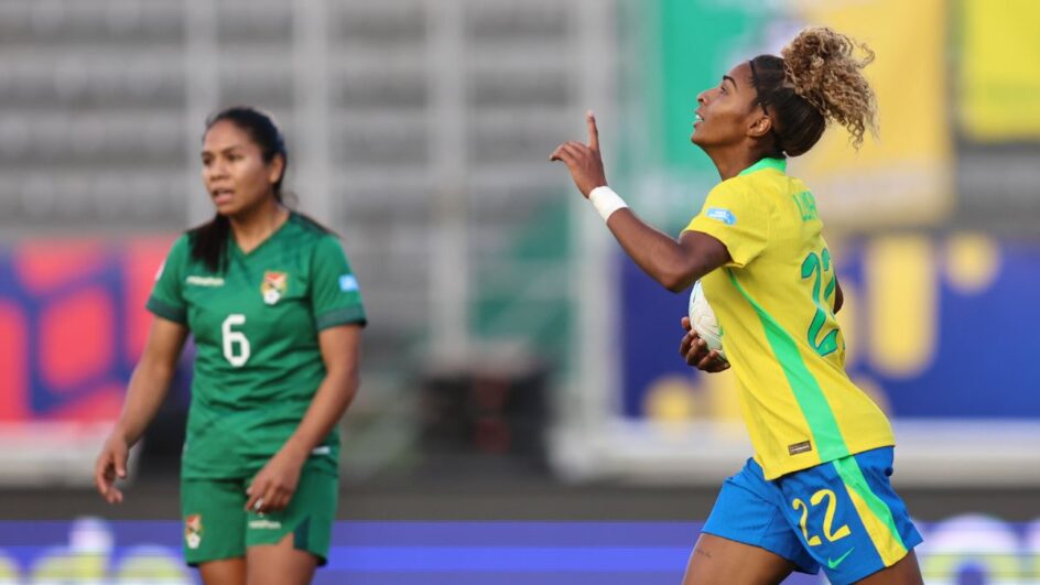 Luany fez dois dos cinco gols do Brasil na goleada (Foto: Lívia Villas Boas, CBF)