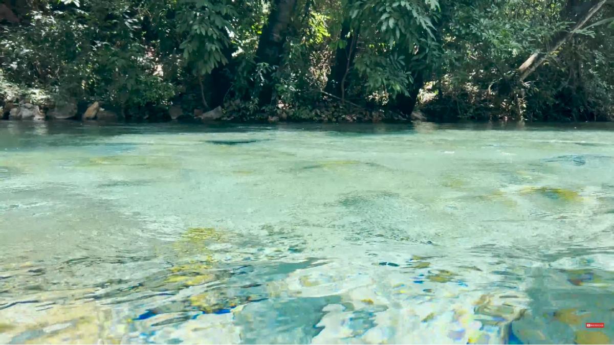 Localizado no Tocantins, o destino surpreende com águas cristalinas e areia finíssima (Foto: Reprodução, Youtube)