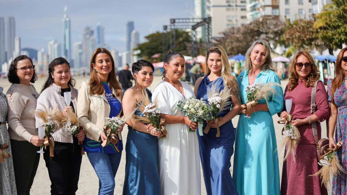 Casal celebra casamento na festa onde se conheceu nove anos antes em Balneário Camboriú