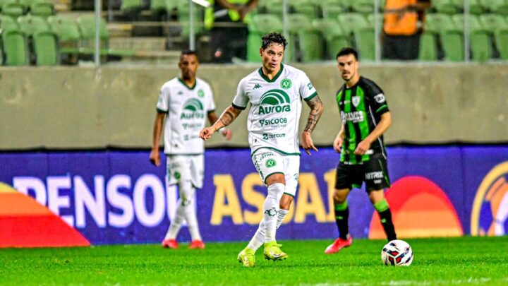 Jogador da Chapecoense em ação pela Série B