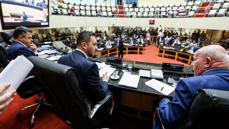 Comissões da Alesc fizeram reunião conjunta nesta terça para analisar projetos do governo de SC