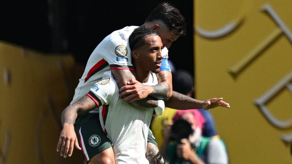 João Pedro marcou duas vezes contra o Fluminense (Foto: Sven Hoppe via Reuters Connect)